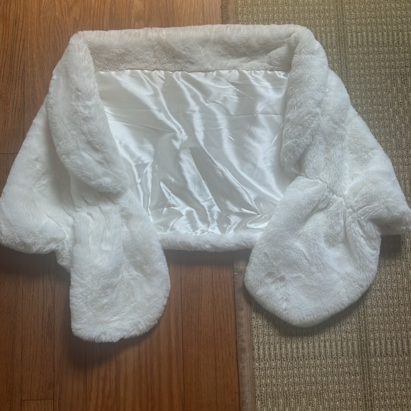 Faux Fur Shall - Picture 4 of 5